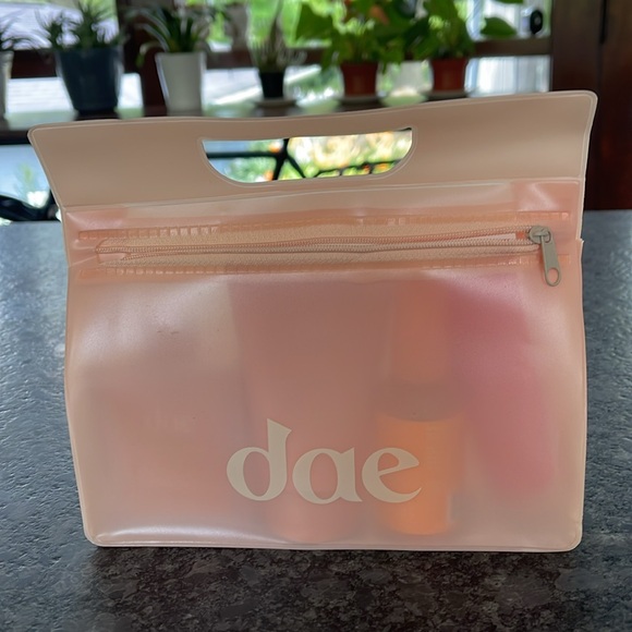 DAE Road Trip Mini Hair Set shampoo, conditioner, wave spray, styling cream $62 - Picture 6 of 8